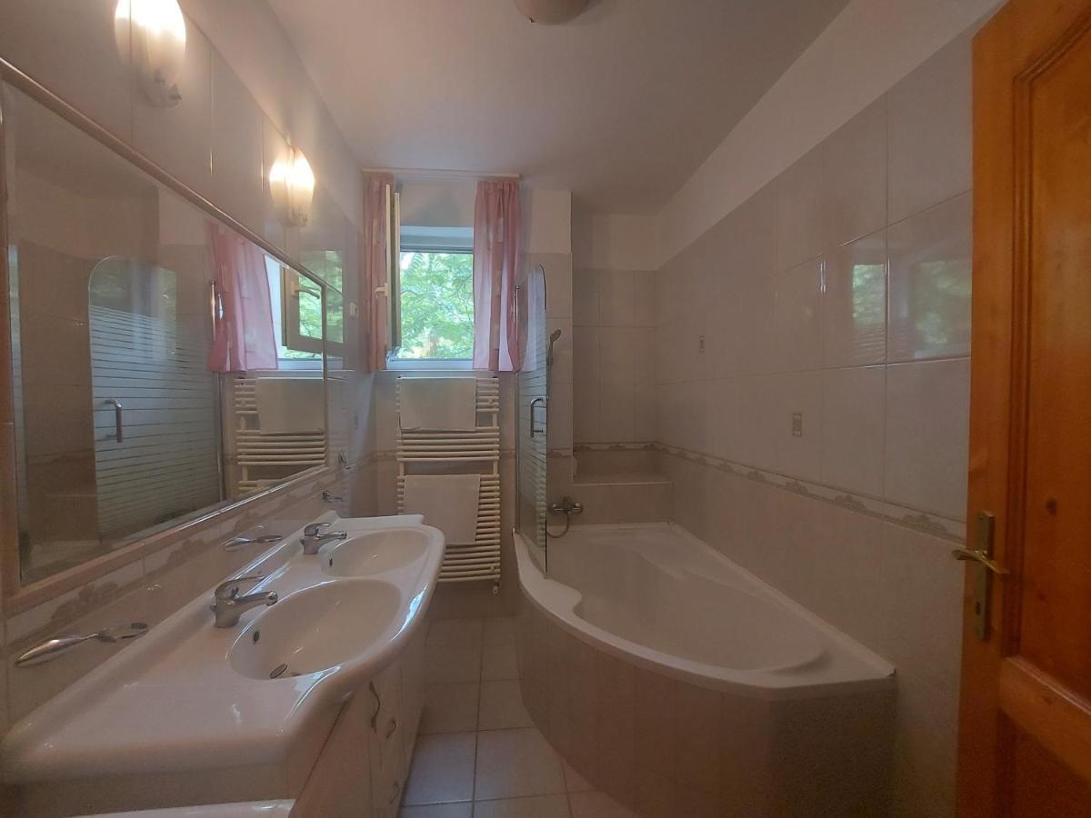 Lara Apartman Debrecen Exterior foto